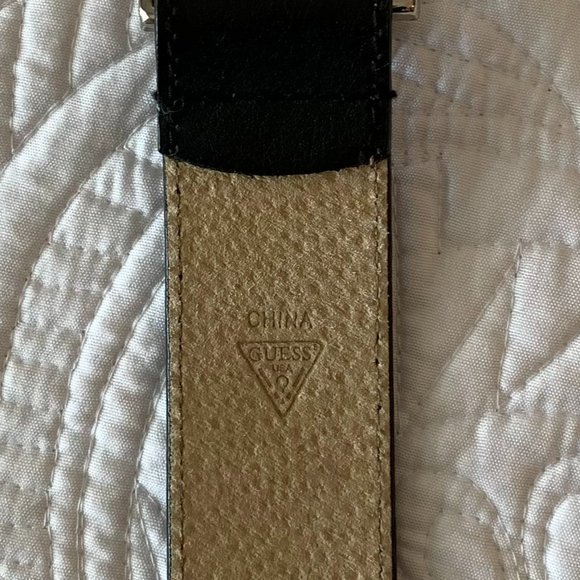 GUESS LADIES" "G" BUCKLE LEATHER BELT, Black with Silver Buckle, Size M - Picture 4 of 5